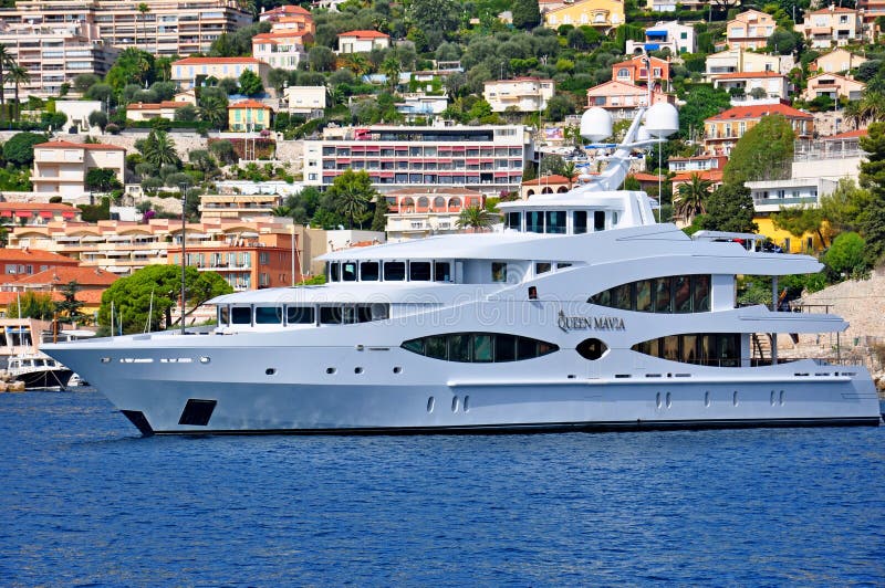 queen mavia yacht