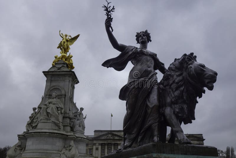 Queen Victoria Memorial in front of Buckingham palace stock images Queen Victoria Memorial in front of Buckingham palace stock images