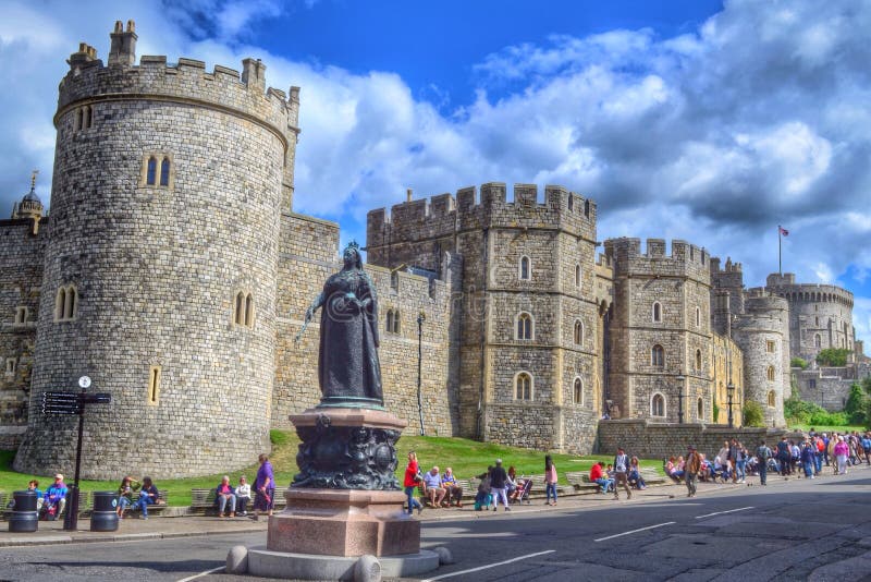 Queen Victoria Statue & Windsor Castle. Editorial Photo Image of