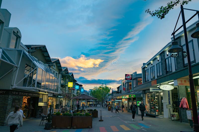 Famous Queenstown at night editorial photo. Image of place - 140753951