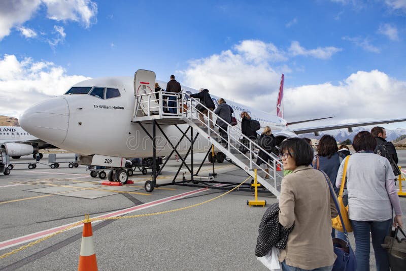 QUEENSTOWN NUOVA ZELANDA - 6 SETTEMBRE: passeggero che prepara al fli immagine stock