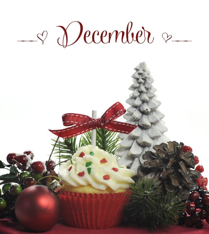 Queque bonito do tema do feriado do Natal com flores e as decorações sazonais para o mês de dezembro