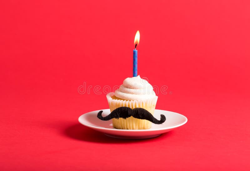 Queque com um tema do dia do ` s do pai do bigode foto de stock Queque com um tema do dia do ` s do pai do bigode foto de stock