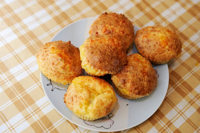 Muffins de queijo caseiros deliciosos fotografia de stock royalty free