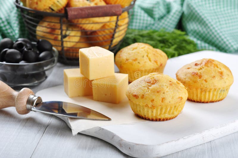 Muffins de queijo caseiros imagens de stock royalty free