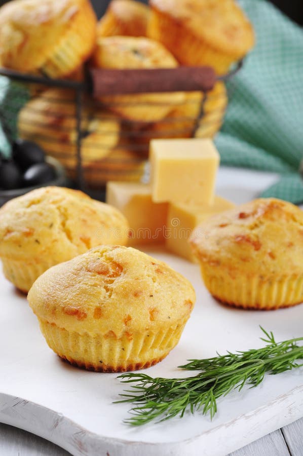 Muffins de queijo caseiros imagem de stock