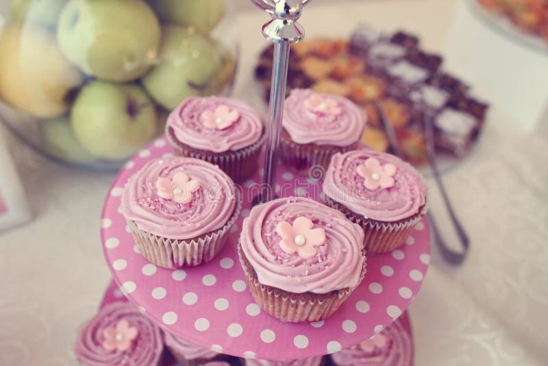 Queques cor-de-rosa fotos de stock royalty free