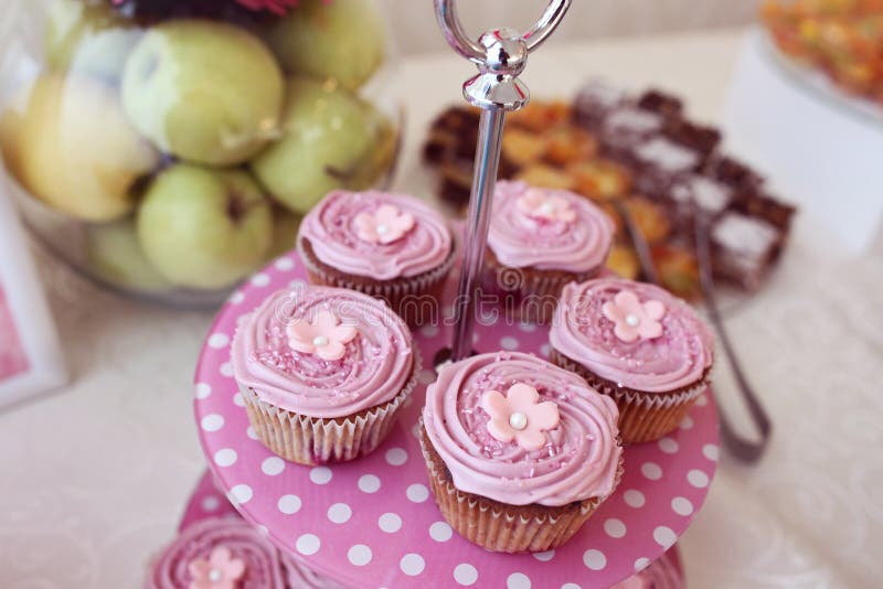 Queques cor-de-rosa foto de stock