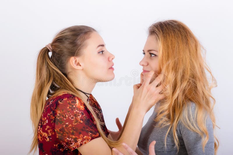 Querelle entre deux filles photographie stock libre de droits