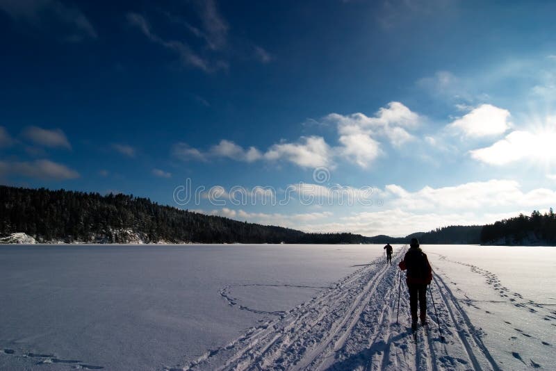 Querland-Skifahren stockfoto Querland-Skifahren stockfoto