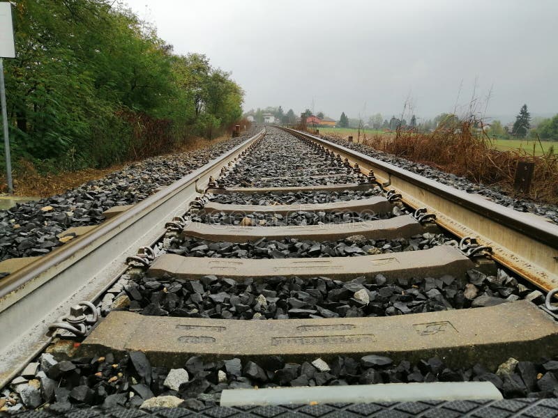 O Trem Infinito Cerca Droste Foto de Stock - Imagem de isolado, curva:  86544068