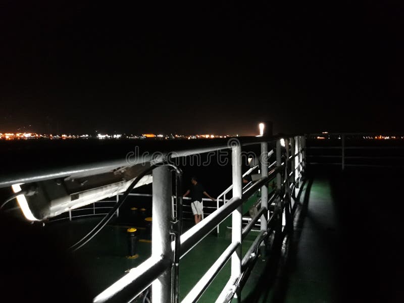 Questa notte epica sulla nave fotografia stock libera da diritti Questa notte epica sulla nave fotografia stock libera da diritti