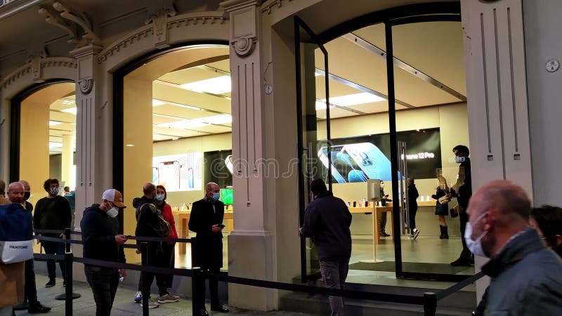 Apple store in Canton Road, Tsim Sha Tsu, Stock Video