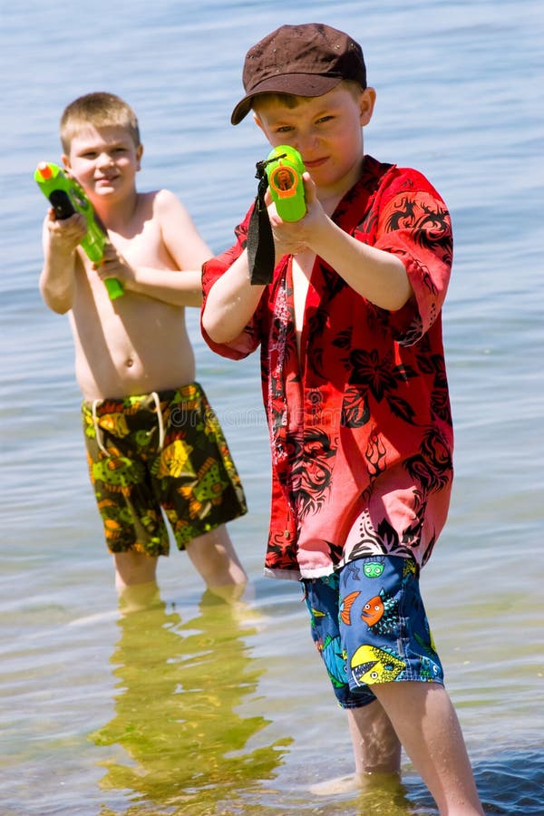 Qui veut un combat de l'eau ? image stock Qui veut un combat de l'eau ? image stock