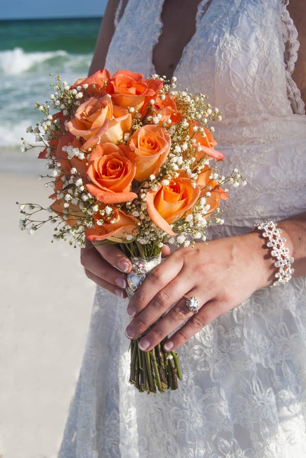 Qui viene la sposa fotografie stock libere da diritti Qui viene la sposa fotografie stock libere da diritti