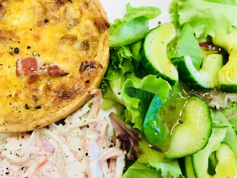 Quiche ed insalata immagini stock Quiche ed insalata immagini stock