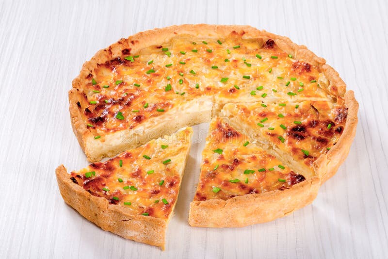 Quiche Ou Tarte Francaise D Oignon Dans Un Plat De Gratin Photo