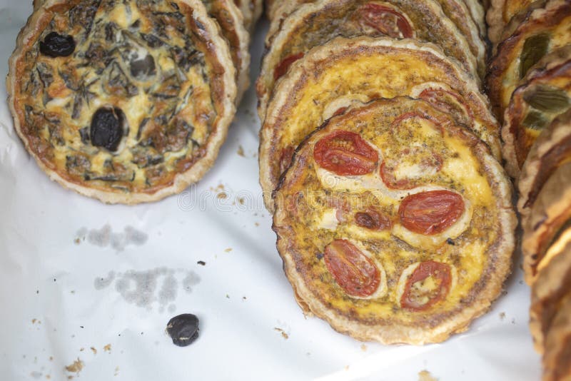 Quiche sabrosa hecha en casa fresca imágenes de archivo libres de regalías