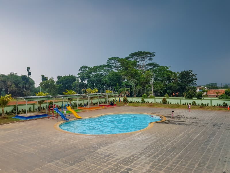 Quiet swimming pool stock image. Image of blue, clear 3001939