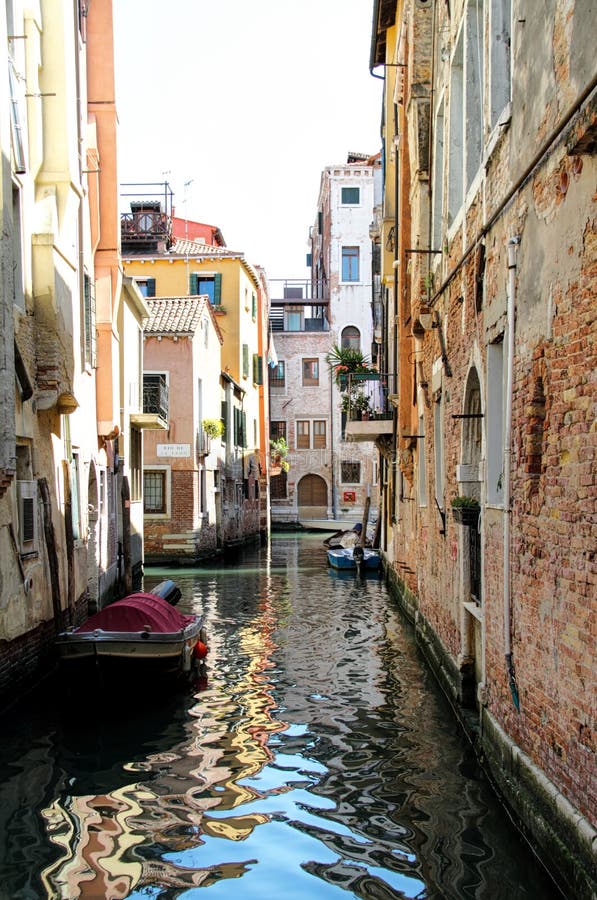 Quiet Venice Canal editorial image. Image of scenic 105411305