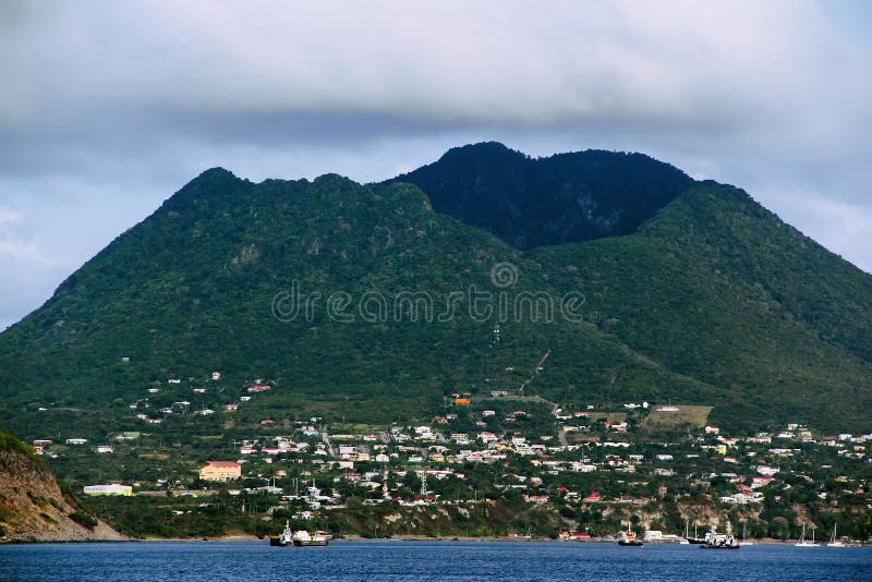Pluma es un con encuentra sobre el isla de en caribe países bajos.