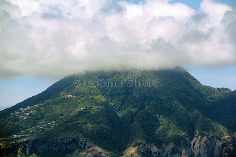 La Penna è uno stratovulcano situato sull'isola di Sint Eustatius nei Caraibi, paesi Bassi.