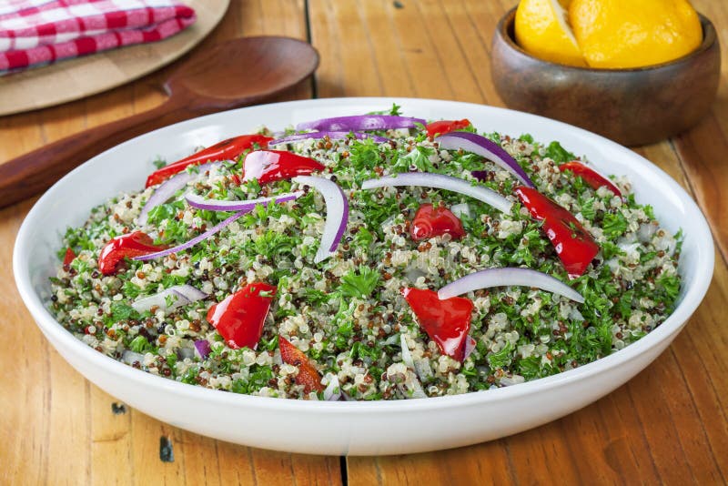 Quinoa och Amaranthsallad arkivfoto Quinoa och Amaranthsallad arkivfoto