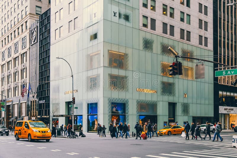 Tienda Louis Vuitton En La Quinta Avenida En Manhattan, Nueva York Foto de  archivo editorial - Imagen de fachada, italiano: 173491128