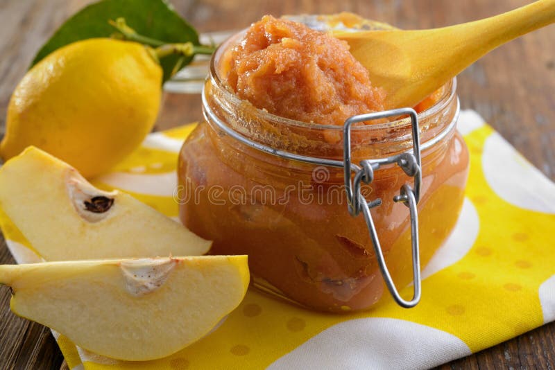 Quittenmarmelade stockfoto. Bild von frucht, selbstgemacht - 71795854