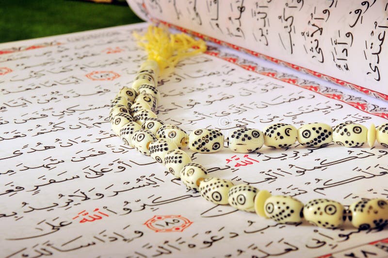 Quran et rosaire saints photographie stock Quran et rosaire saints photographie stock