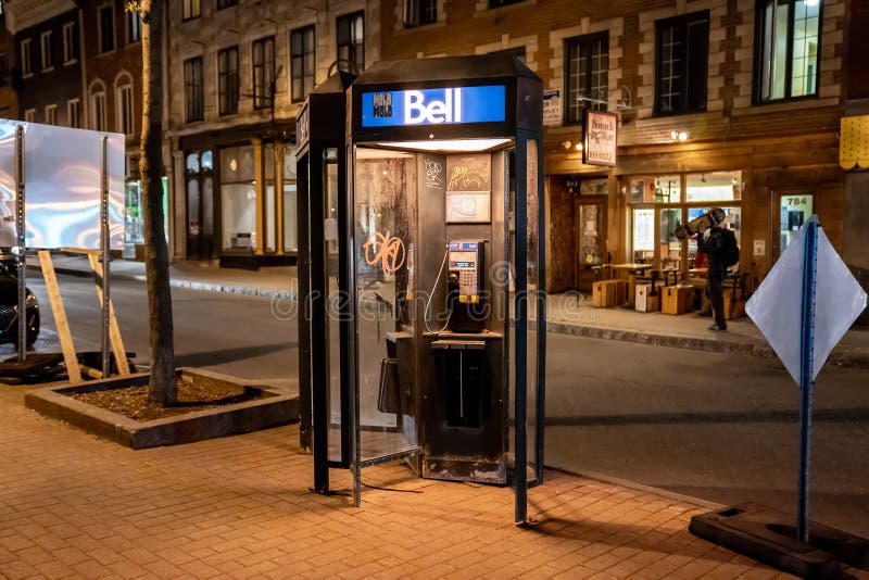 QUÉBEC-STADT, KANADA - 18. MAI 2018: Telefonzelle in Québec-Stadt stockfotos QUÉBEC-STADT, KANADA - 18. MAI 2018: Telefonzelle in Québec-Stadt stockfotos