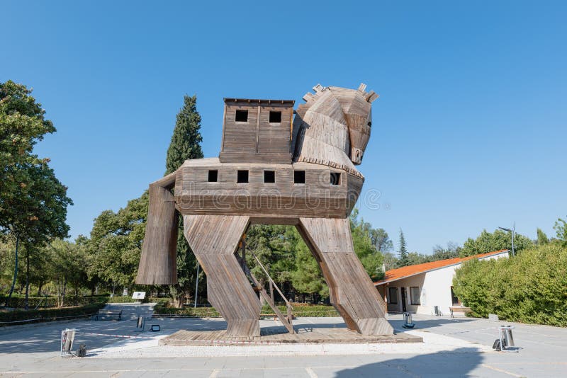 Foto de Canareplica De Cavalo De Tróiacanakkale Waterfront Dardanelles  Turquia O Cavalo De Tróia Da Guerra De Tróia Que Os Gregos Costumavam  Entrar Na Cidade Independente De Tróia E Ganhar A Guerra