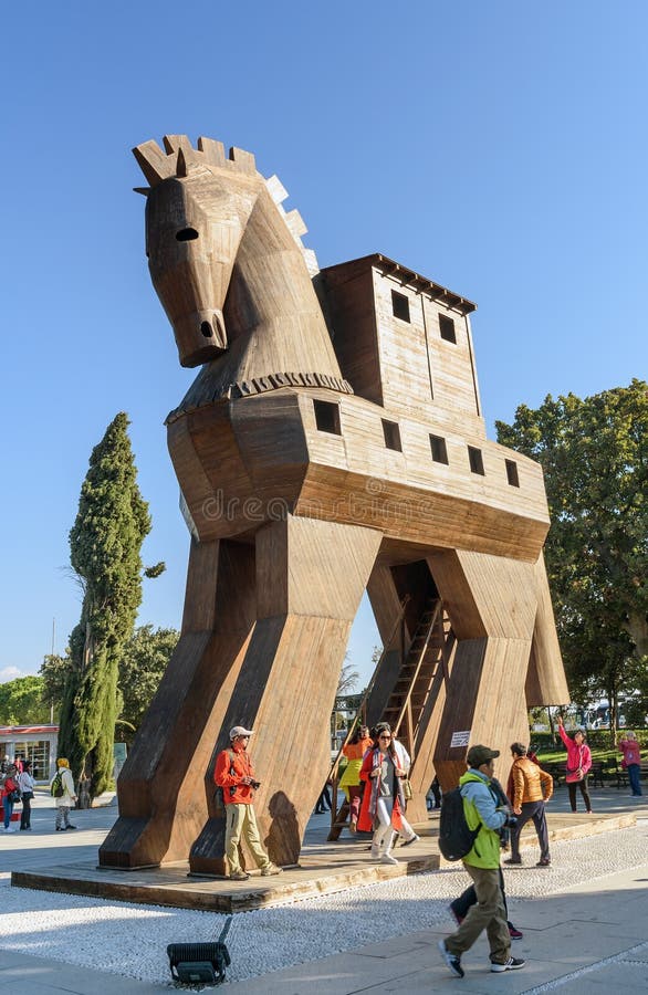 Cavalo De Troia De Madeira Em Canakkale, Turquia Imagem de Stock Editorial  - Imagem de turismo, marco: 93925579