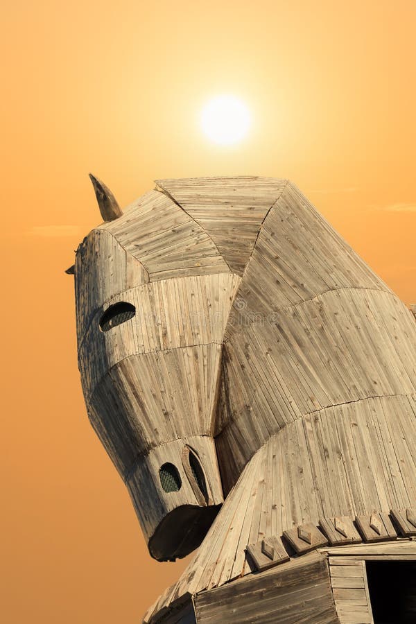Cavalo De Troia De Madeira Em Canakkale, Turquia Imagem de Stock Editorial  - Imagem de turismo, marco: 93925579