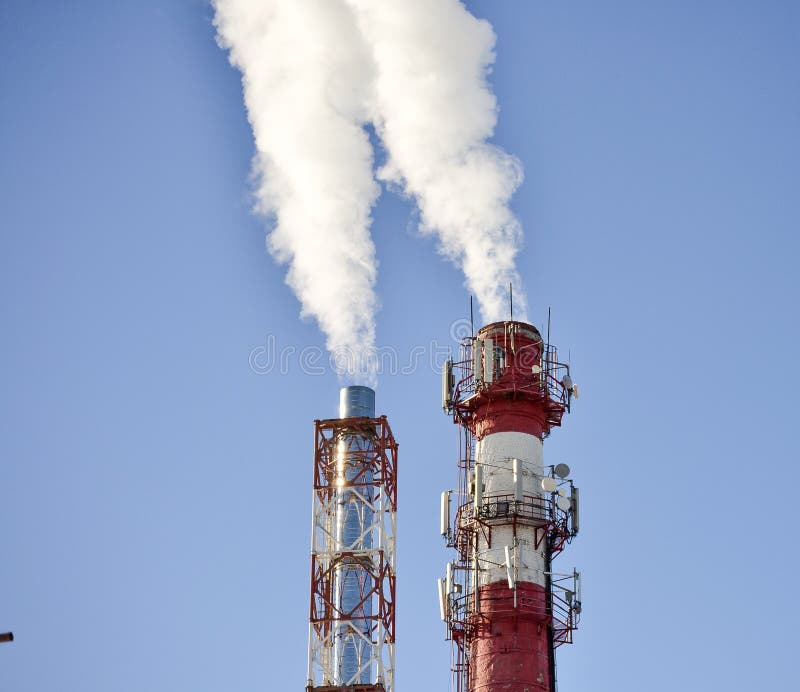 Smoking a Pipe of Heating Plants Supplying Heat To the City. Foto de