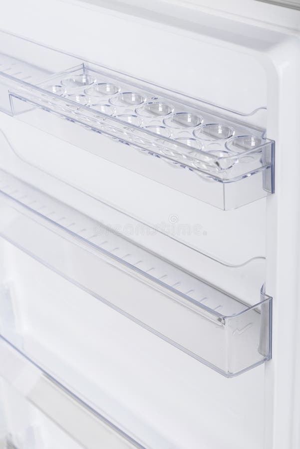 R?frig?rateur d'isolement sur le fond blanc Cuisine moderne et Major Appliances domestique photos libres de droits R?frig?rateur d'isolement sur le fond blanc Cuisine moderne et Major Appliances domestique photos libres de droits