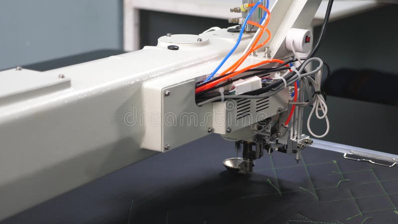 R Machine? coudre automatique Machine? coudre de robot modèle automatisé de broderie de machine banque de vidéos