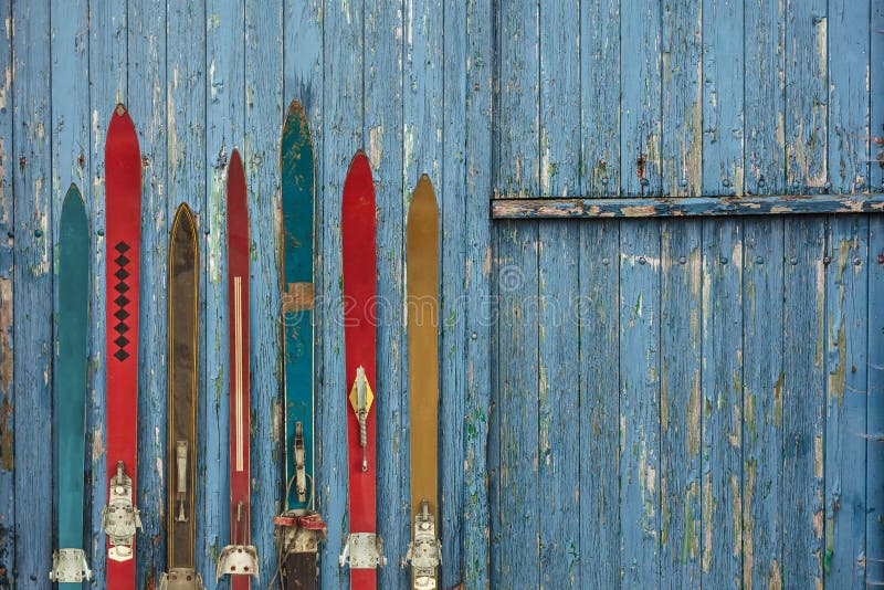 Raccolta di ski& stagionato di legno d'annata x27; s fotografie stock libere da diritti Raccolta di ski& stagionato di legno d'annata x27; s fotografie stock libere da diritti