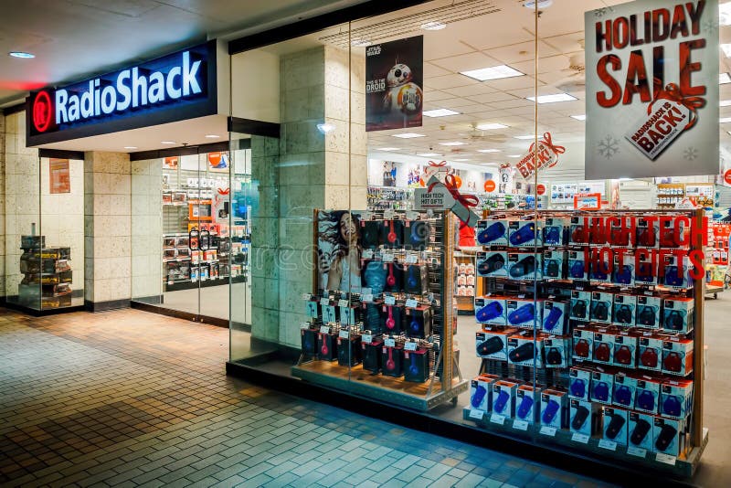 Radio Shack au centre de Moana d'aile du nez - vue de nuit photographie stock Radio Shack au centre de Moana d'aile du nez - vue de nuit photographie stock