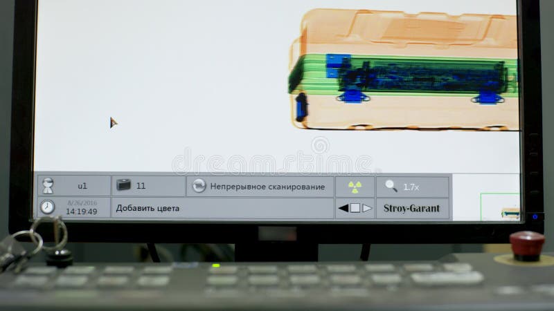 Radiografíe el tiro de pantalla en el aeropuerto en el control de seguridad Máquina de la exploración del control de seguridad ae