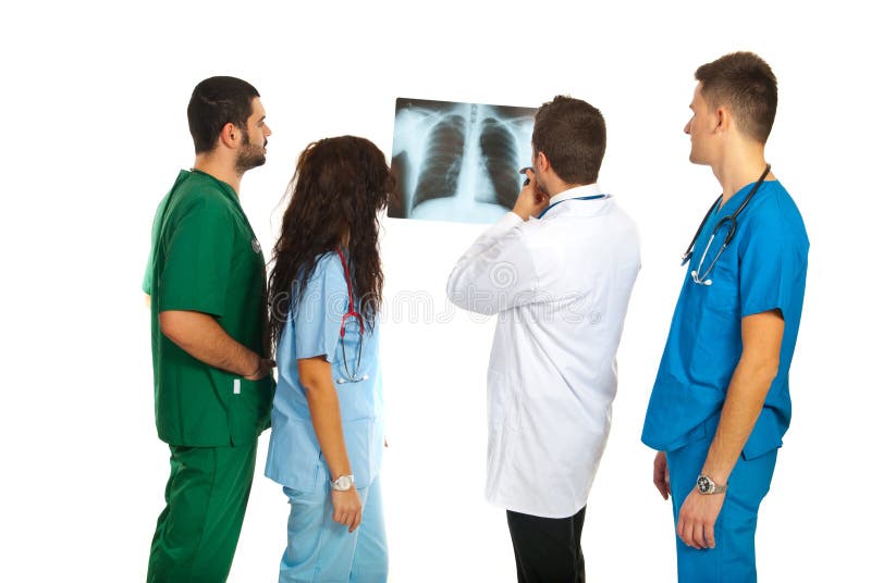 Radiologeen mit Lungeröntgenstrahl