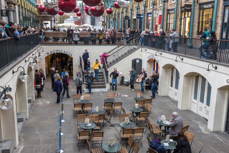 Radkvartett som busking den Covent trädgården royaltyfri foto Radkvartett som busking den Covent trädgården royaltyfri foto