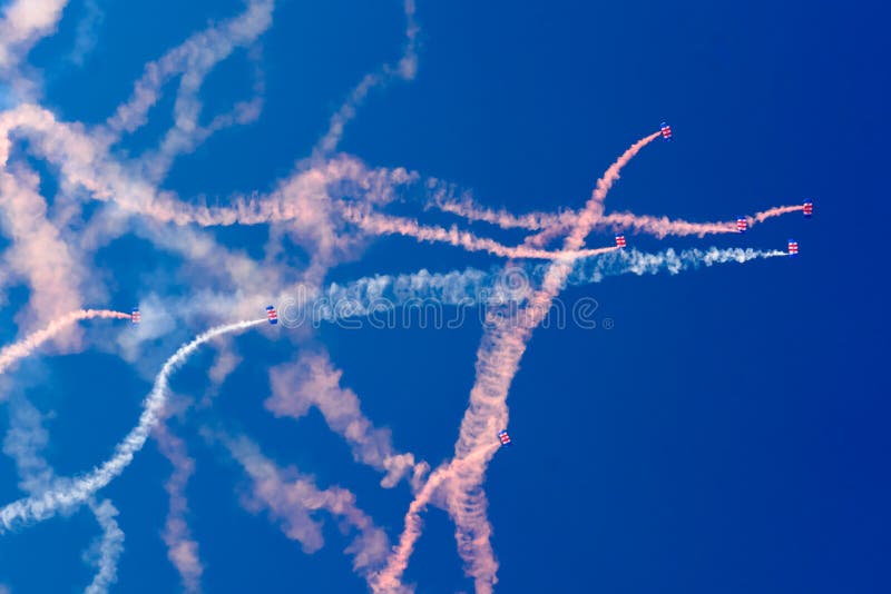 RAF Falcons/parachute militaire Team Display image libre de droits RAF Falcons/parachute militaire Team Display image libre de droits
