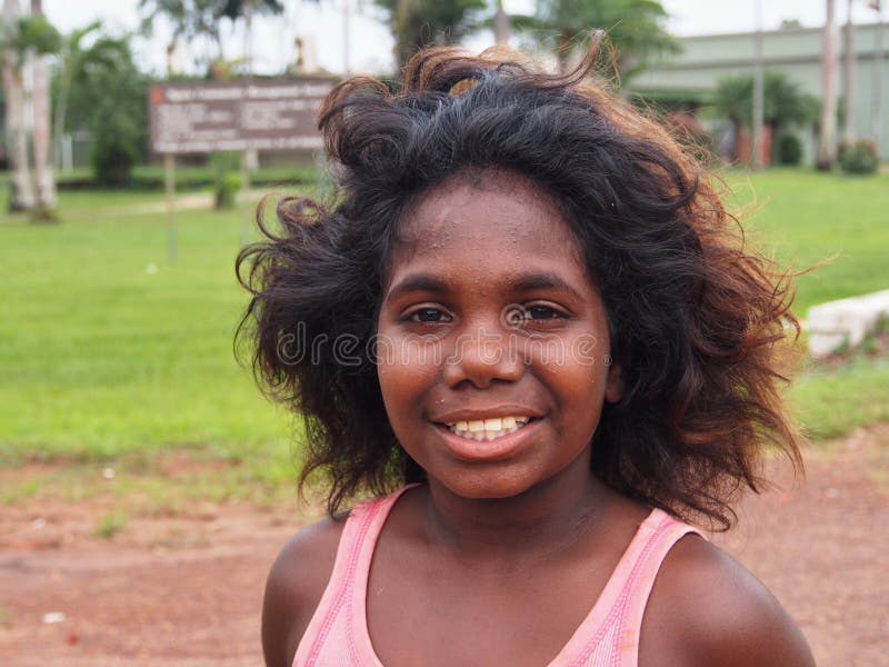 Ragazza aborigena da Tiwi, Australia