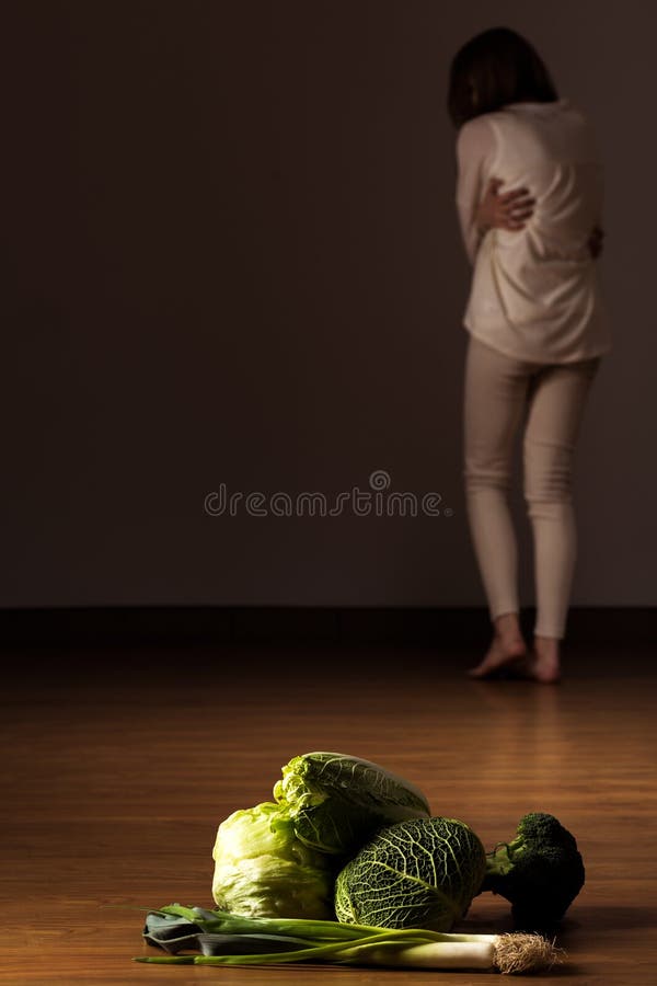 Ragazza anoressica scarna fotografie stock libere da diritti Ragazza anoressica scarna fotografie stock libere da diritti