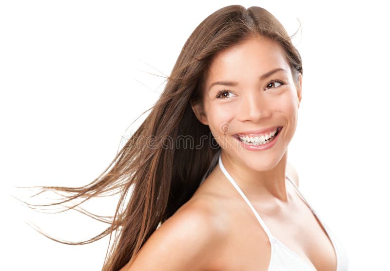 Ragazza asiatica del bikini di estate fotografia stock libera da diritti Ragazza asiatica del bikini di estate fotografia stock libera da diritti