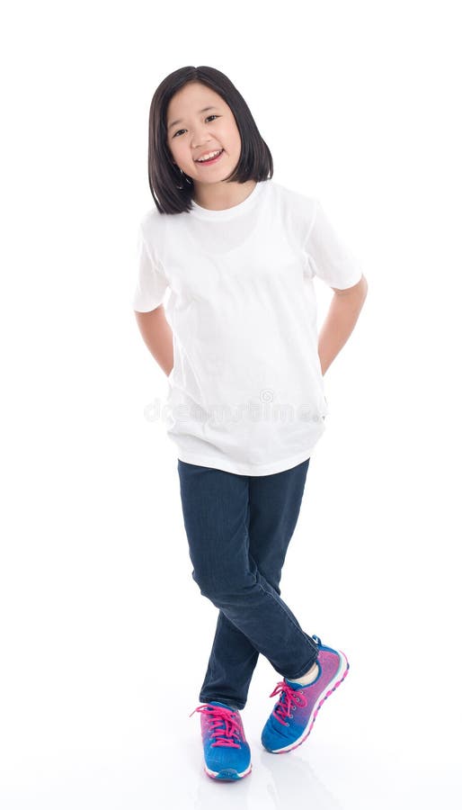 Ragazza asiatica sveglia in maglietta bianca immagine stock libera da diritti Ragazza asiatica sveglia in maglietta bianca immagine stock libera da diritti