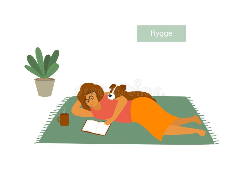 Ragazza che si riposa sul pavimento con il suo cane di animale domestico, leggendo un libro, godente essendo casa