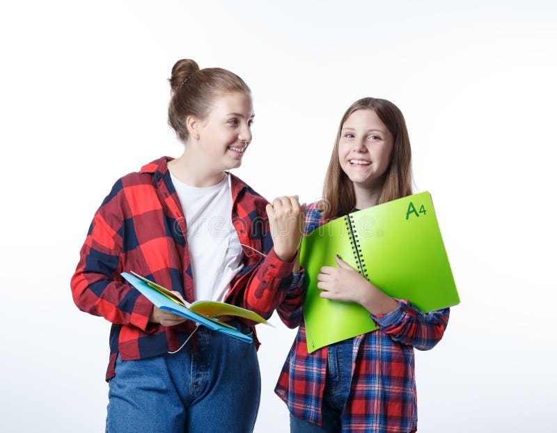 Ragazza degli adolescenti del colledge della scuola con i taccuini fissi dei libri immagini stock Ragazza degli adolescenti del colledge della scuola con i taccuini fissi dei libri immagini stock