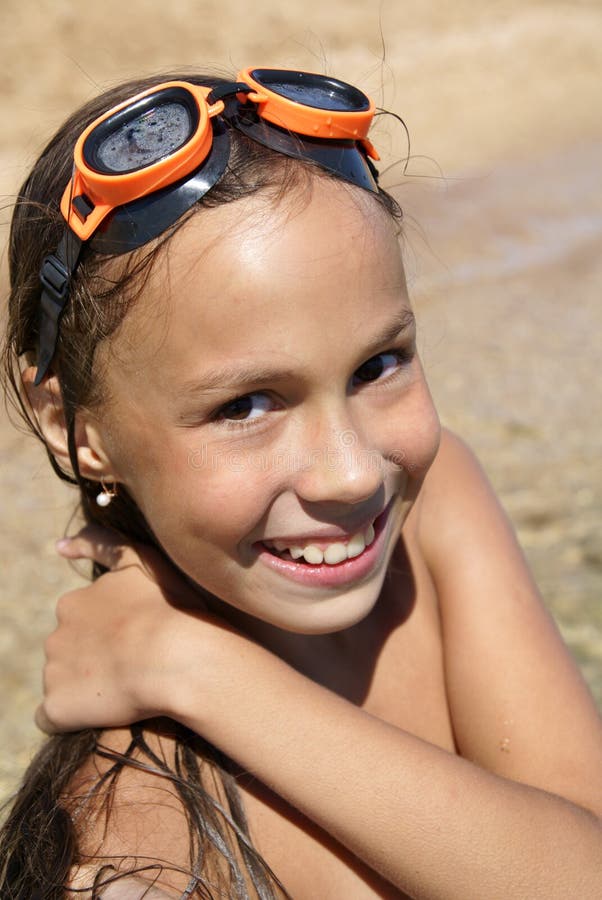 Ragazza Alla Spiaggia Fotografia Stock Immagine Di Sabbia 10798300